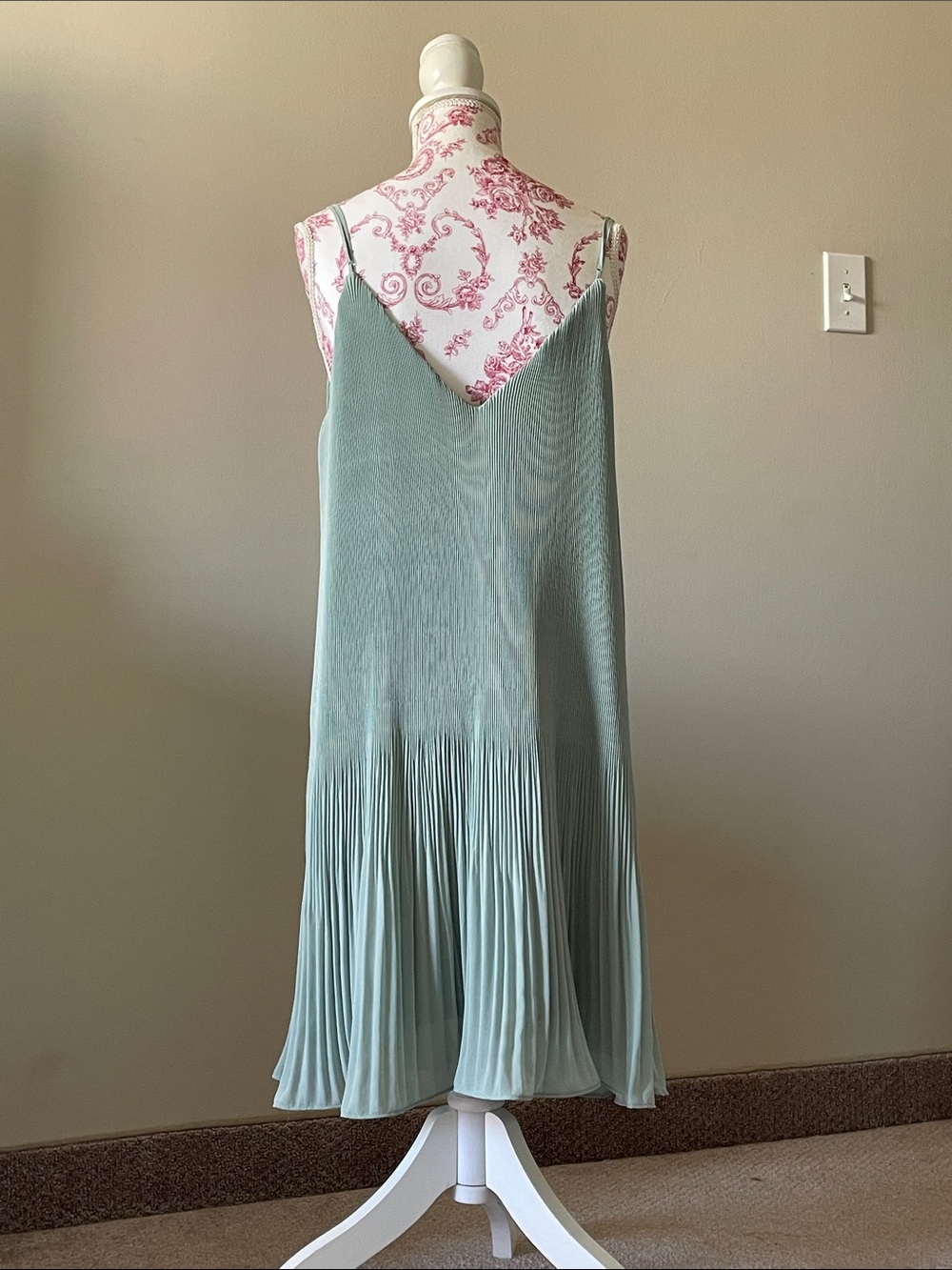 H&M Sage Green Pleated Midi Slip Dress - Picture 2 of 4